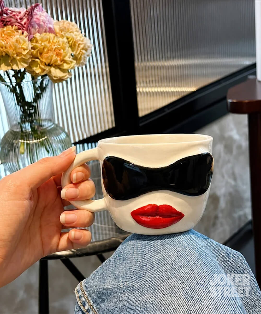 THE DIVA MUG